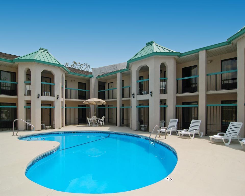 Econo Lodge Хендерсонвилл Экстерьер фото