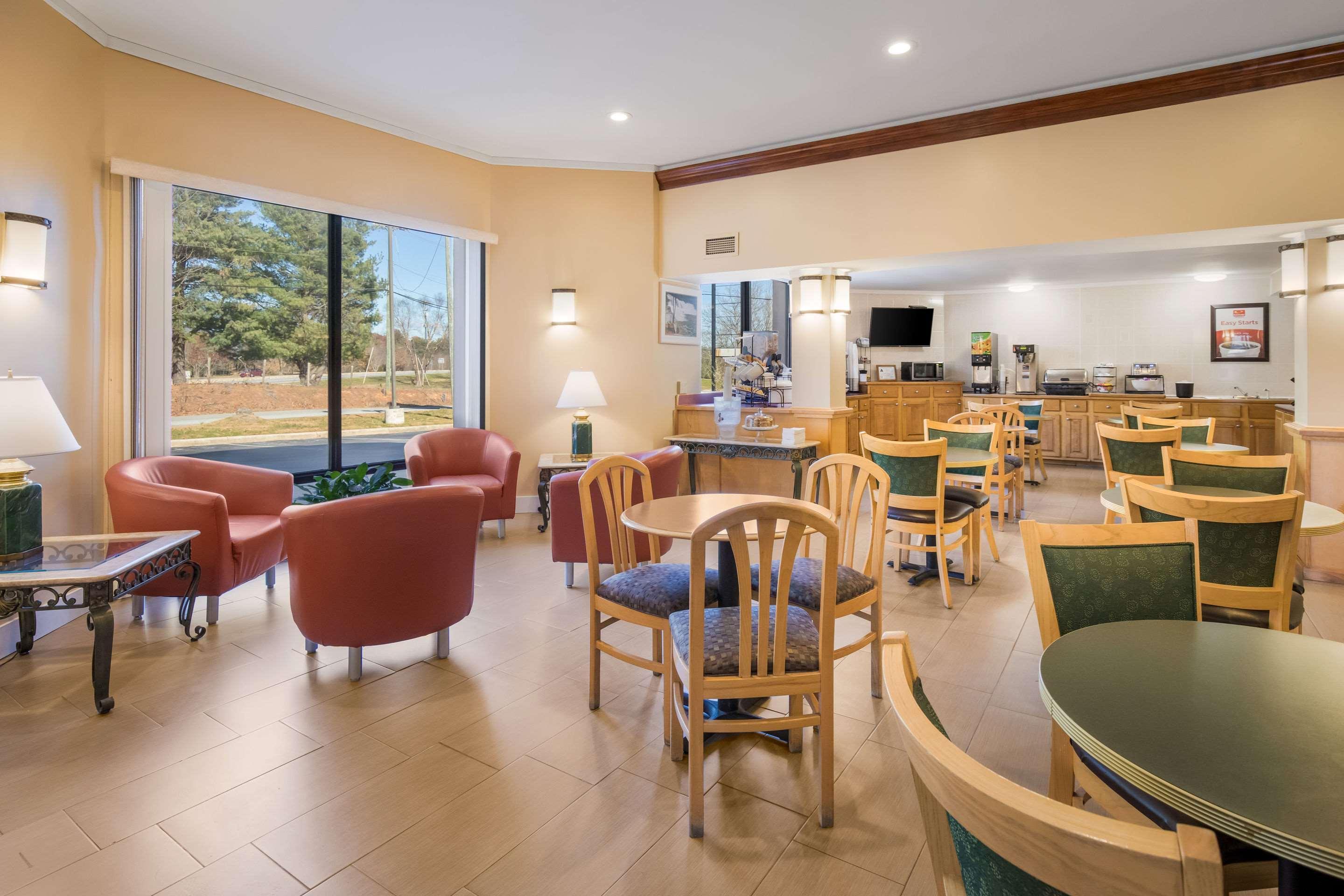 Econo Lodge Хендерсонвилл Экстерьер фото