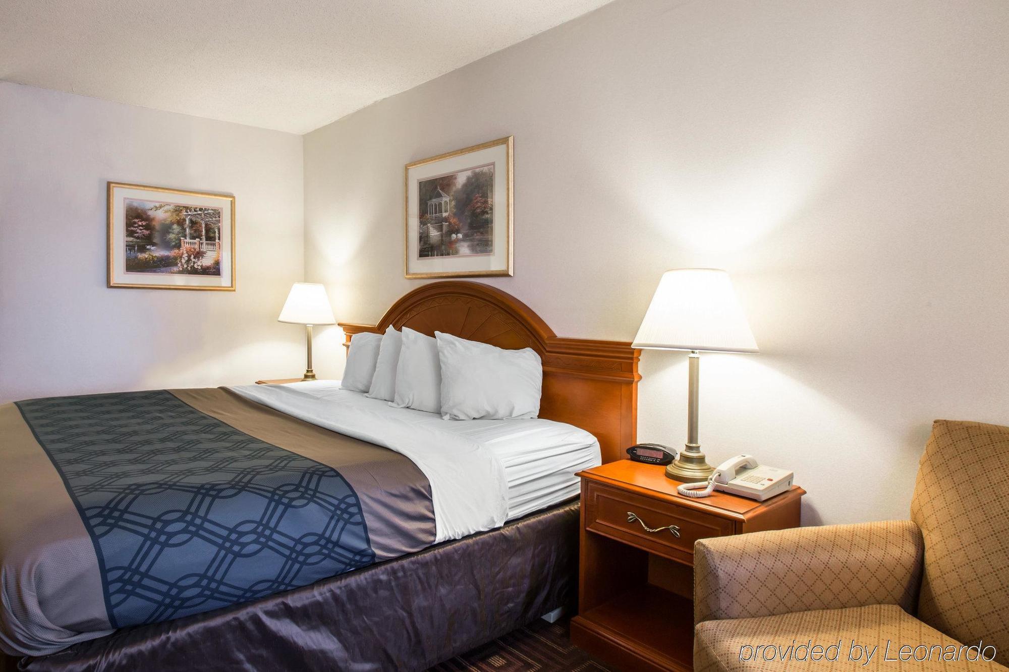 Econo Lodge Хендерсонвилл Экстерьер фото